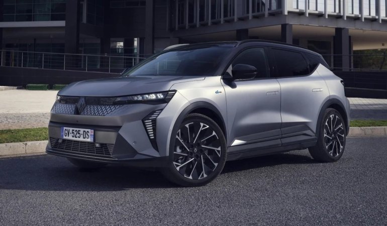 604 KM Menzilli Renault Scenic E-Tech Satışta! İşte Türkiye Fiyatı ve Özellikleri